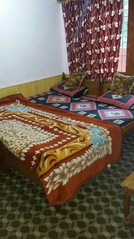 Taj Guest House Srīnagar Extérieur photo