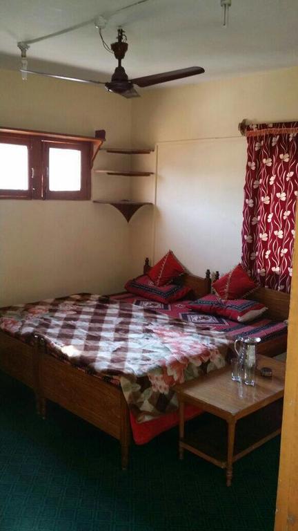 Taj Guest House Srīnagar Extérieur photo